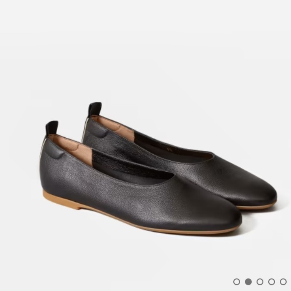 Everlane The Italian Leather Day Glove Flat in black